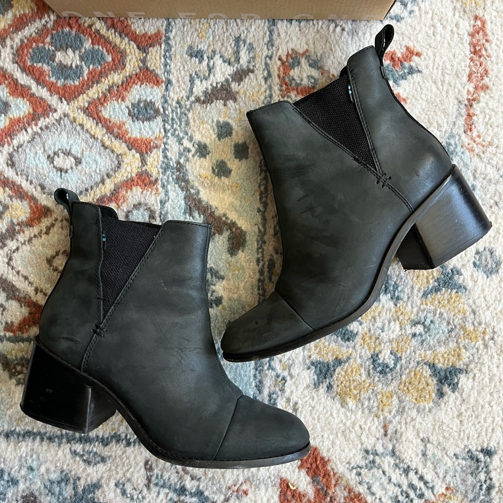 TOMS Esme Leather Chelsea Boot Black Size 8